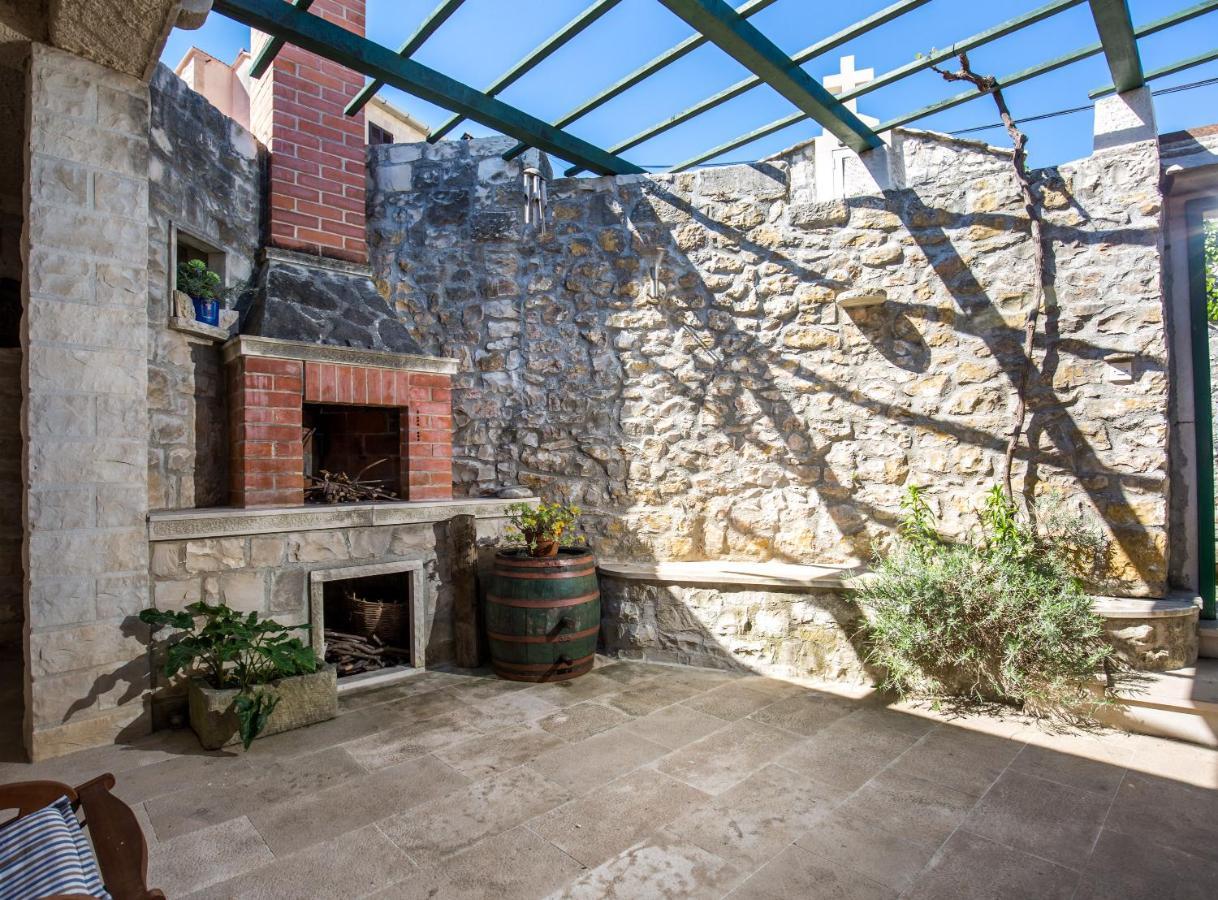 Visilo Stone House Villa Pucisca Exterior foto