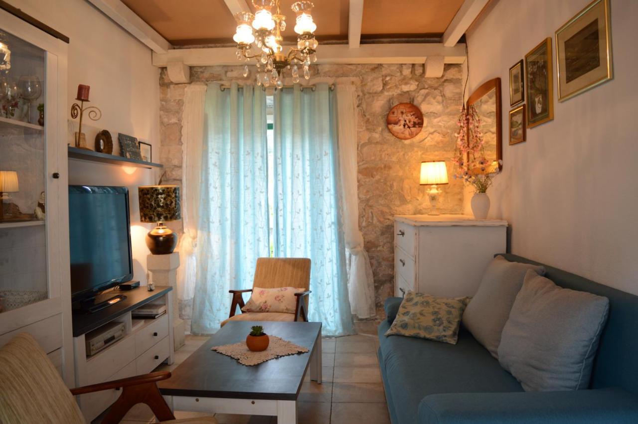 Visilo Stone House Villa Pucisca Exterior foto