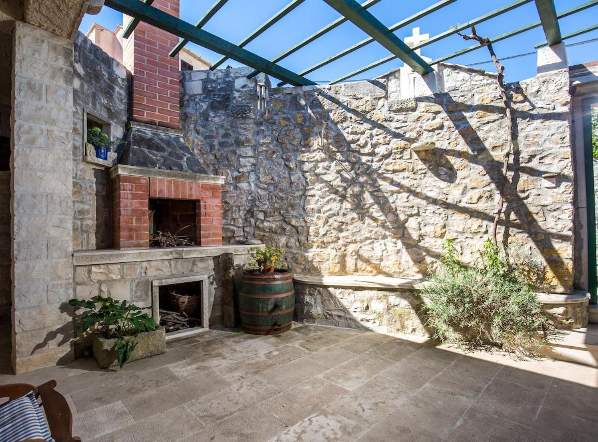 Visilo Stone House Villa Pucisca Exterior foto