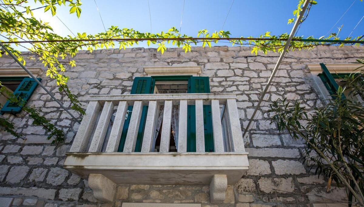 Visilo Stone House Villa Pucisca Exterior foto