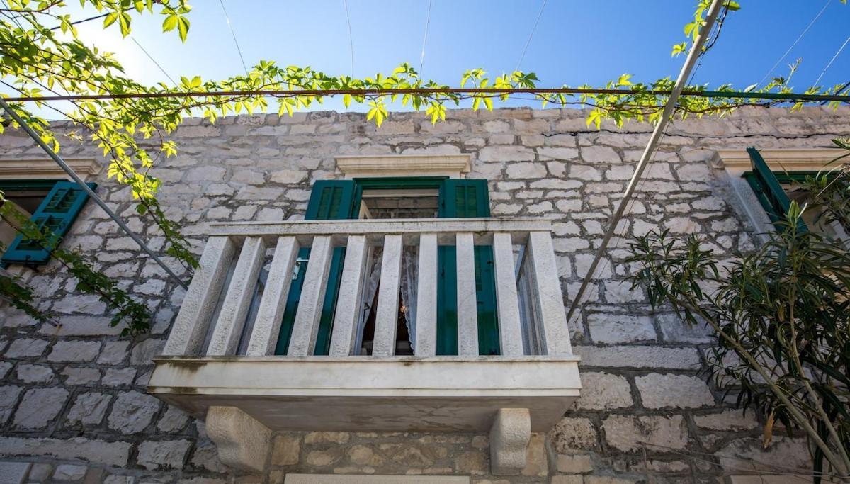 Visilo Stone House Villa Pucisca Exterior foto