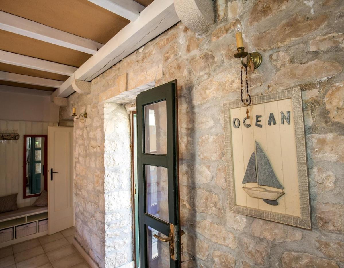 Visilo Stone House Villa Pucisca Exterior foto